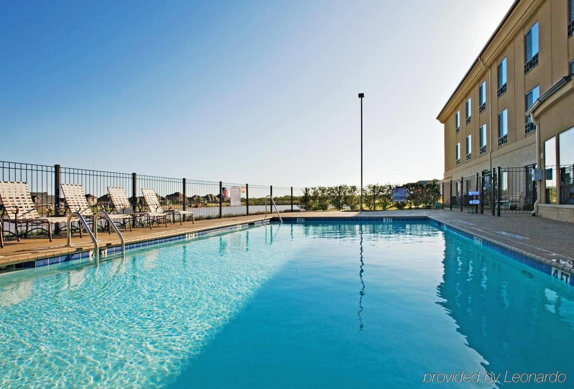 Holiday Inn Express Hotel & Suites Wichita Falls, An Ihg Hotel Exterior photo